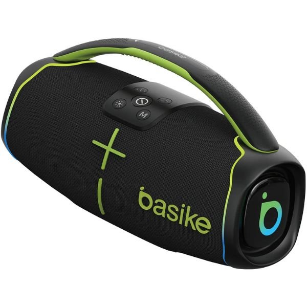 Imagem da caixa de som Bluetooth Basike BA-RAD015 no formato quadrado com foco nos detalhes visuais